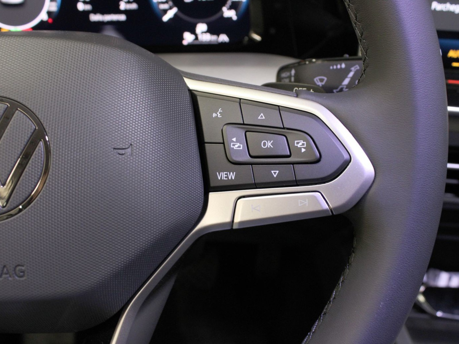 24 - Volkswagen Golf 1.5 tsi ehybrid 204cv edition plus dsg