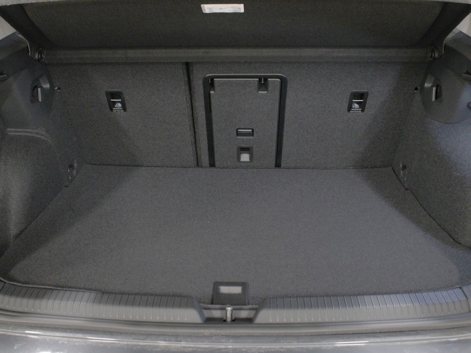 10 - Volkswagen Golf 1.5 tsi ehybrid 204cv edition plus dsg