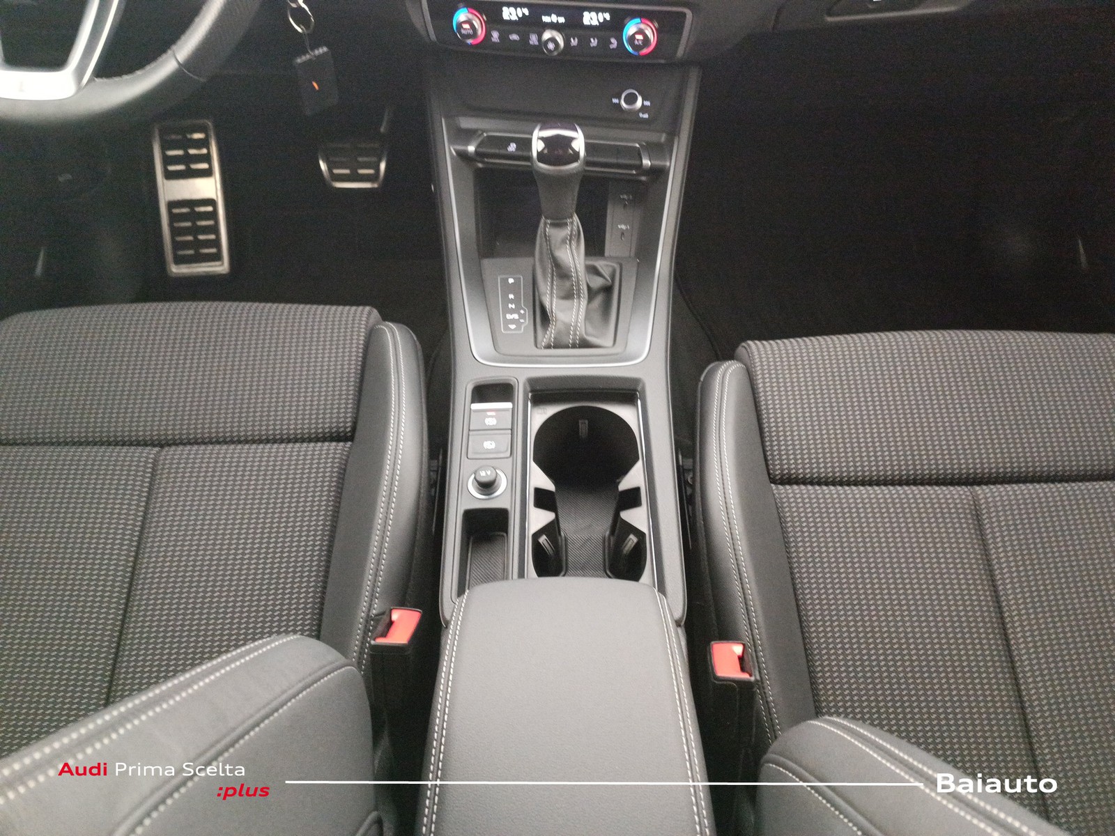 15 - Audi Q3 35 2.0 tdi s line edition s tronic