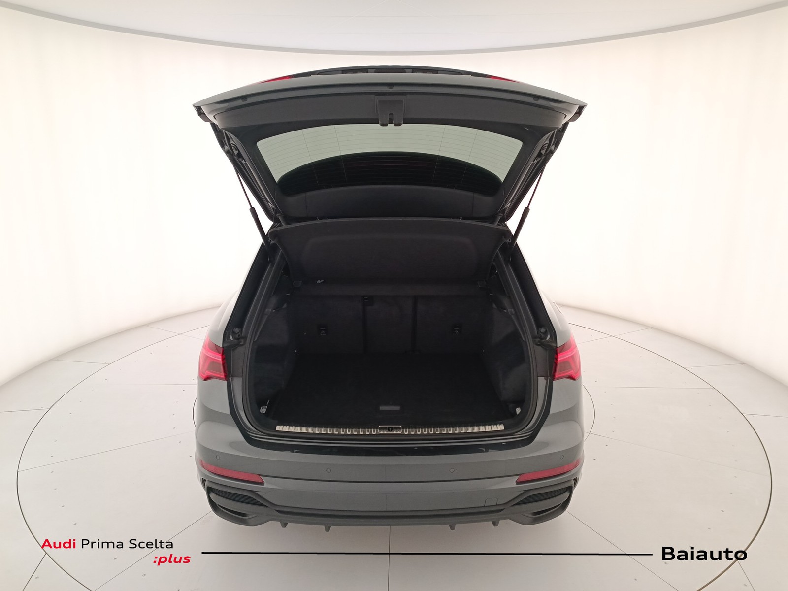 32 - Audi Q3 35 2.0 tdi s line edition s tronic