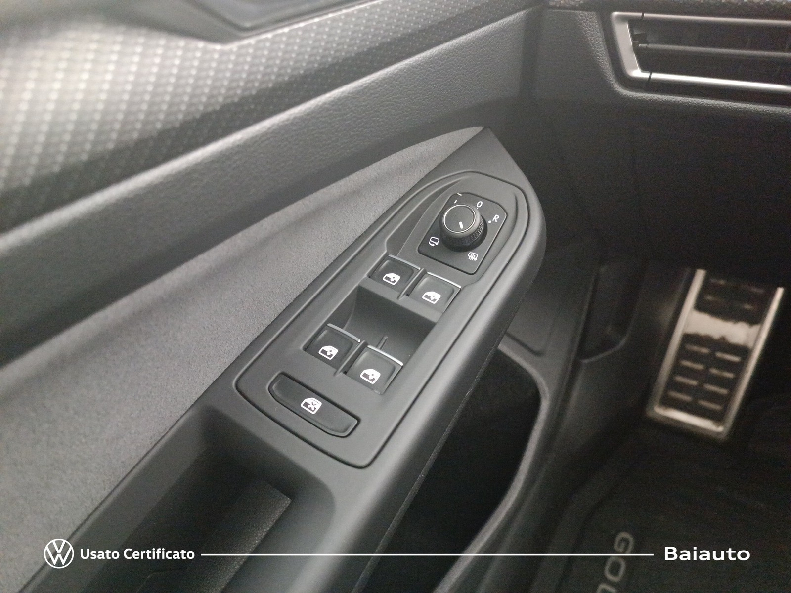 17 - Volkswagen Golf 2.0 tdi scr 150cv r-line 4motion dsg