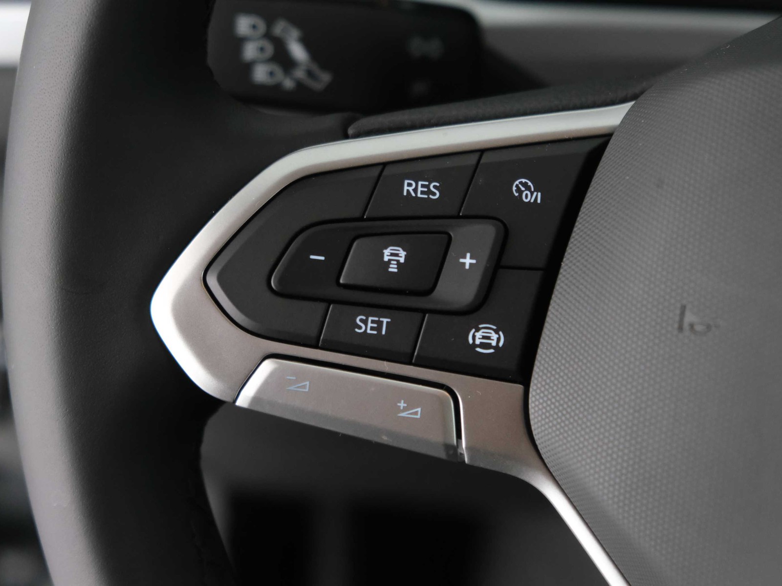 24 - Volkswagen T-Roc 1.0 tsi 115cv sport