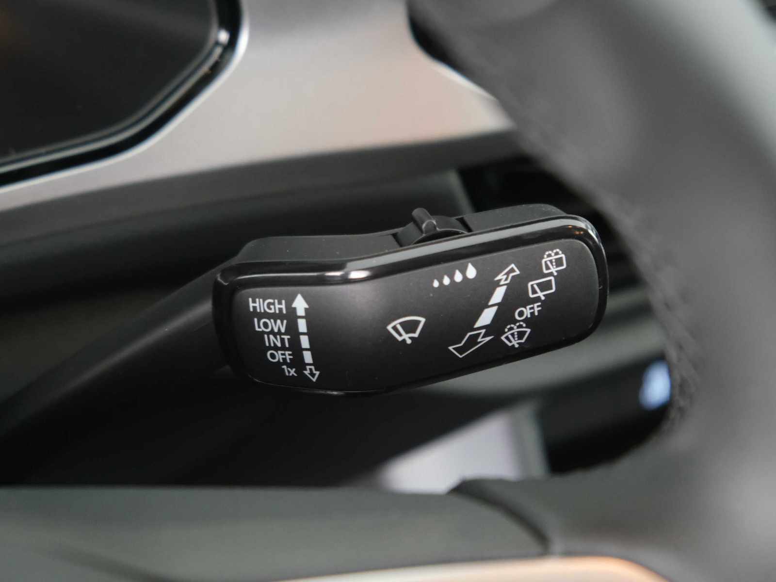 26 - Volkswagen T-Roc 1.0 tsi 115cv sport