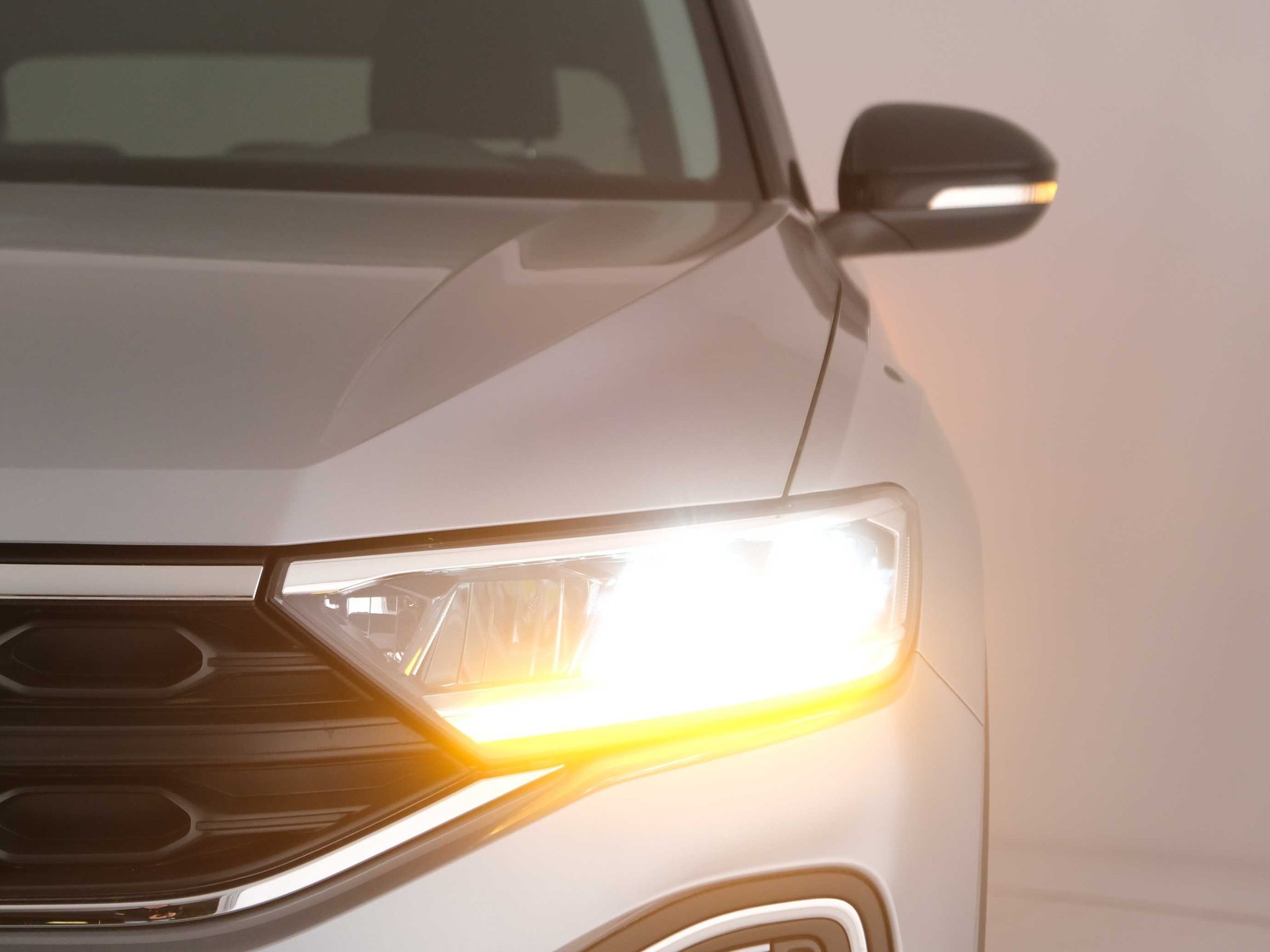 39 - Volkswagen T-Roc 1.0 tsi 115cv sport