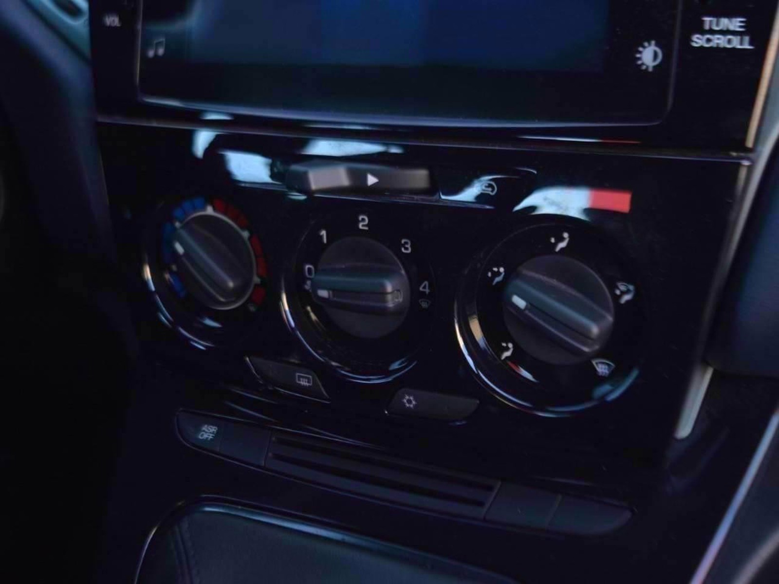 11 - Lancia Ypsilon 1.0 firefly hybrid 70cv platino s&s