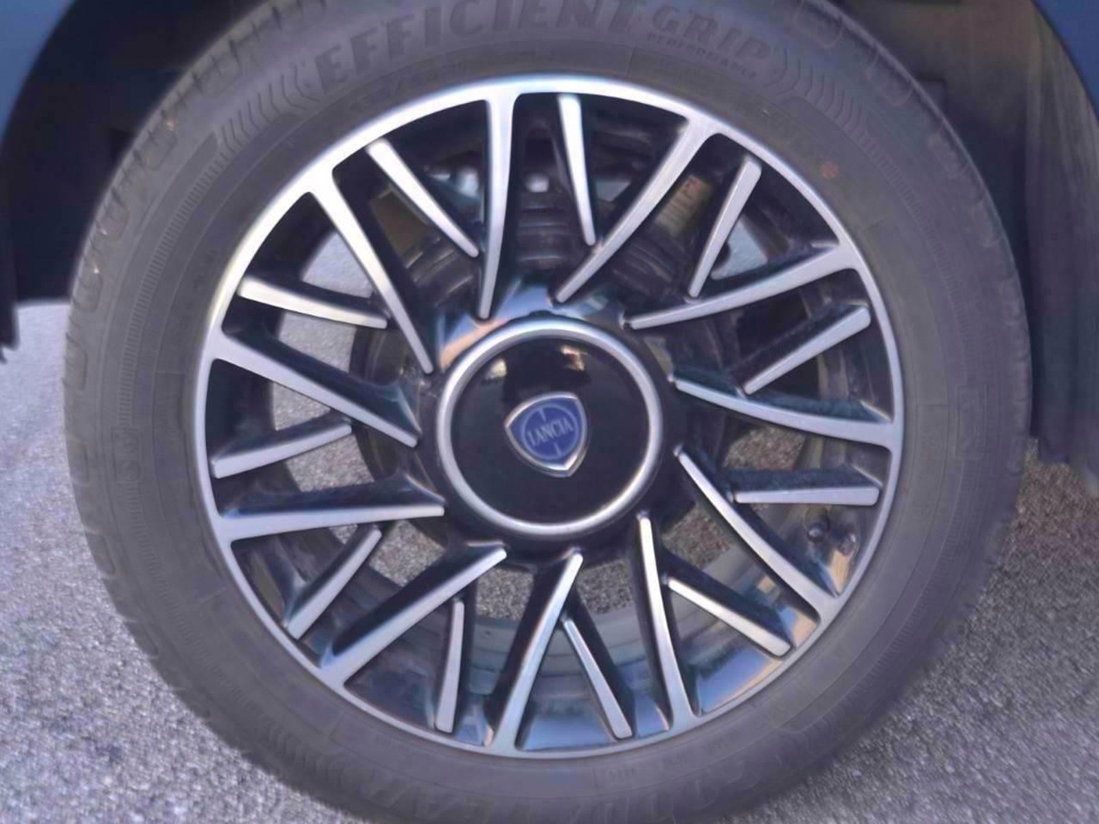 16 - Lancia Ypsilon 1.0 firefly hybrid 70cv platino s&s