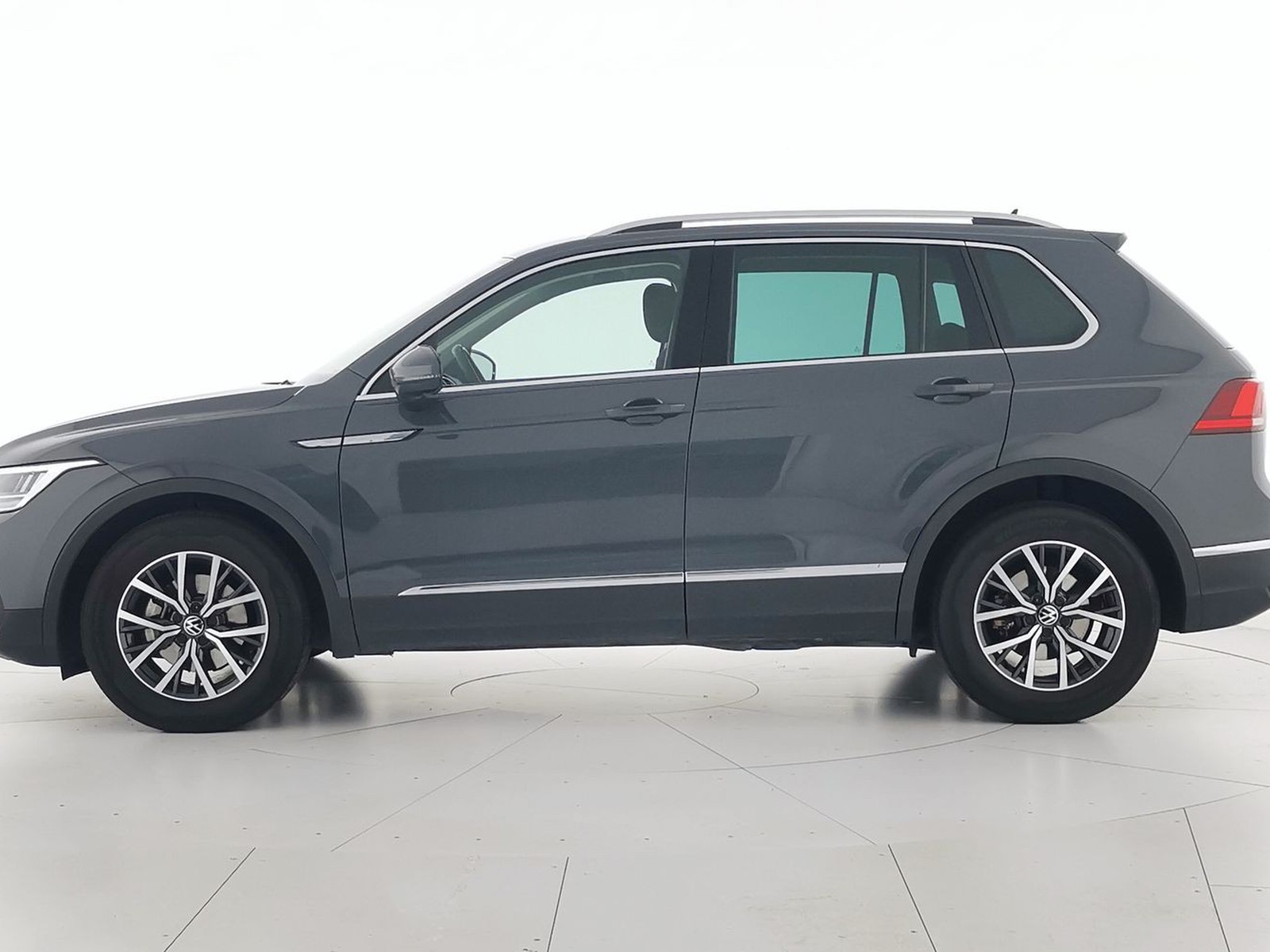 3 - Volkswagen Tiguan 1.5 tsi act 130cv life