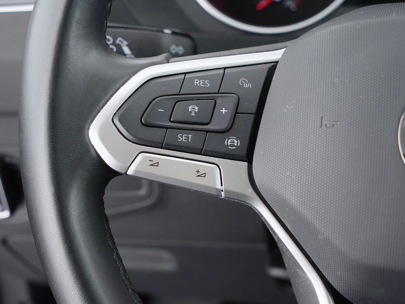 24 - Volkswagen Tiguan 1.5 tsi act 130cv life