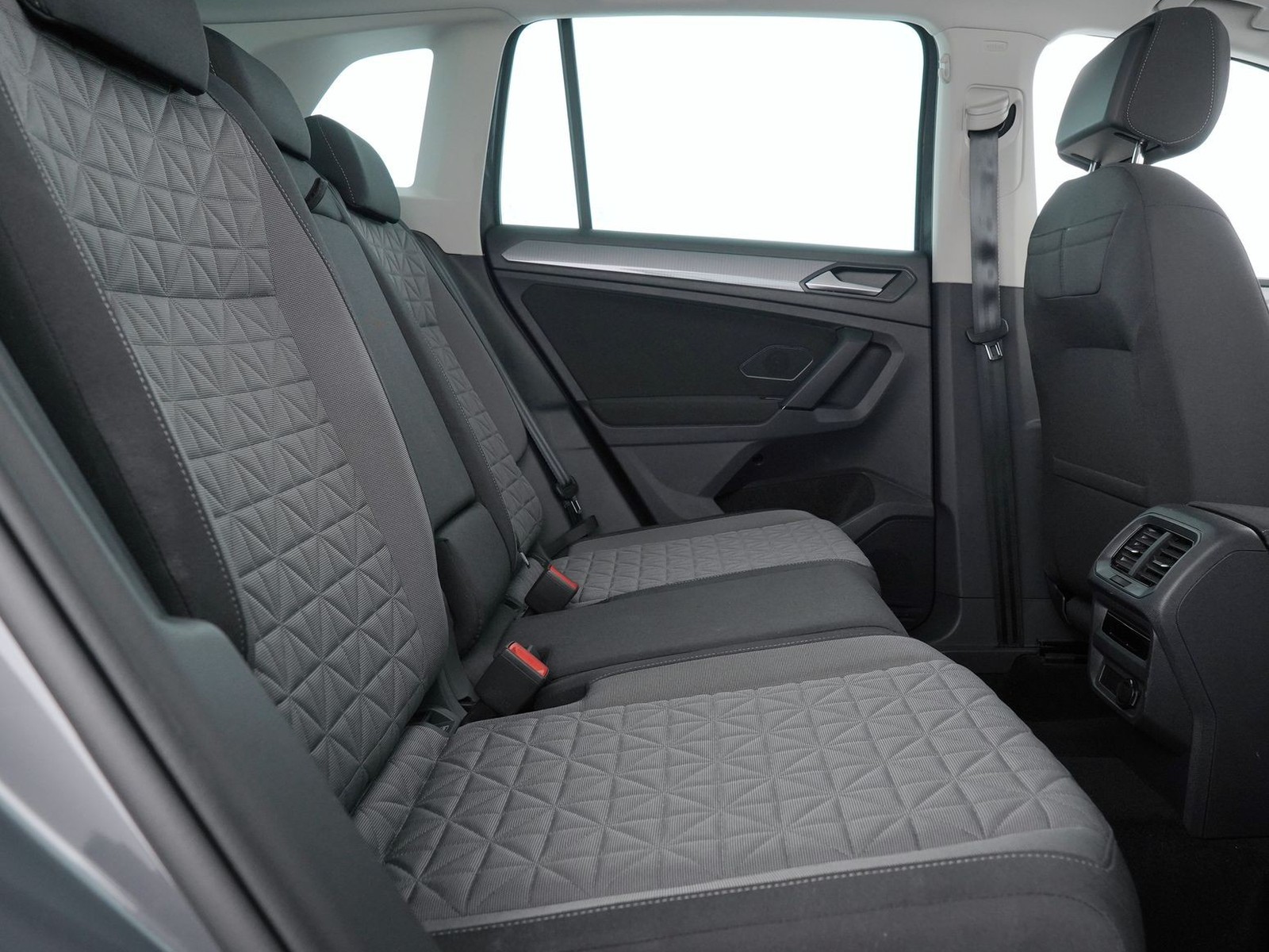 9 - Volkswagen Tiguan 1.5 tsi act 130cv life