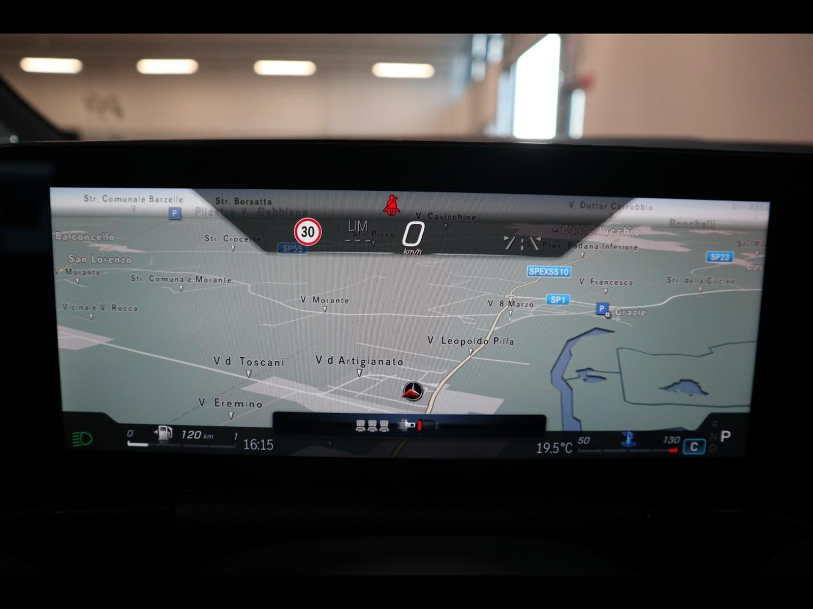 16 - Mercedes GLA 200 d amg line premium 4matic 8g-dct