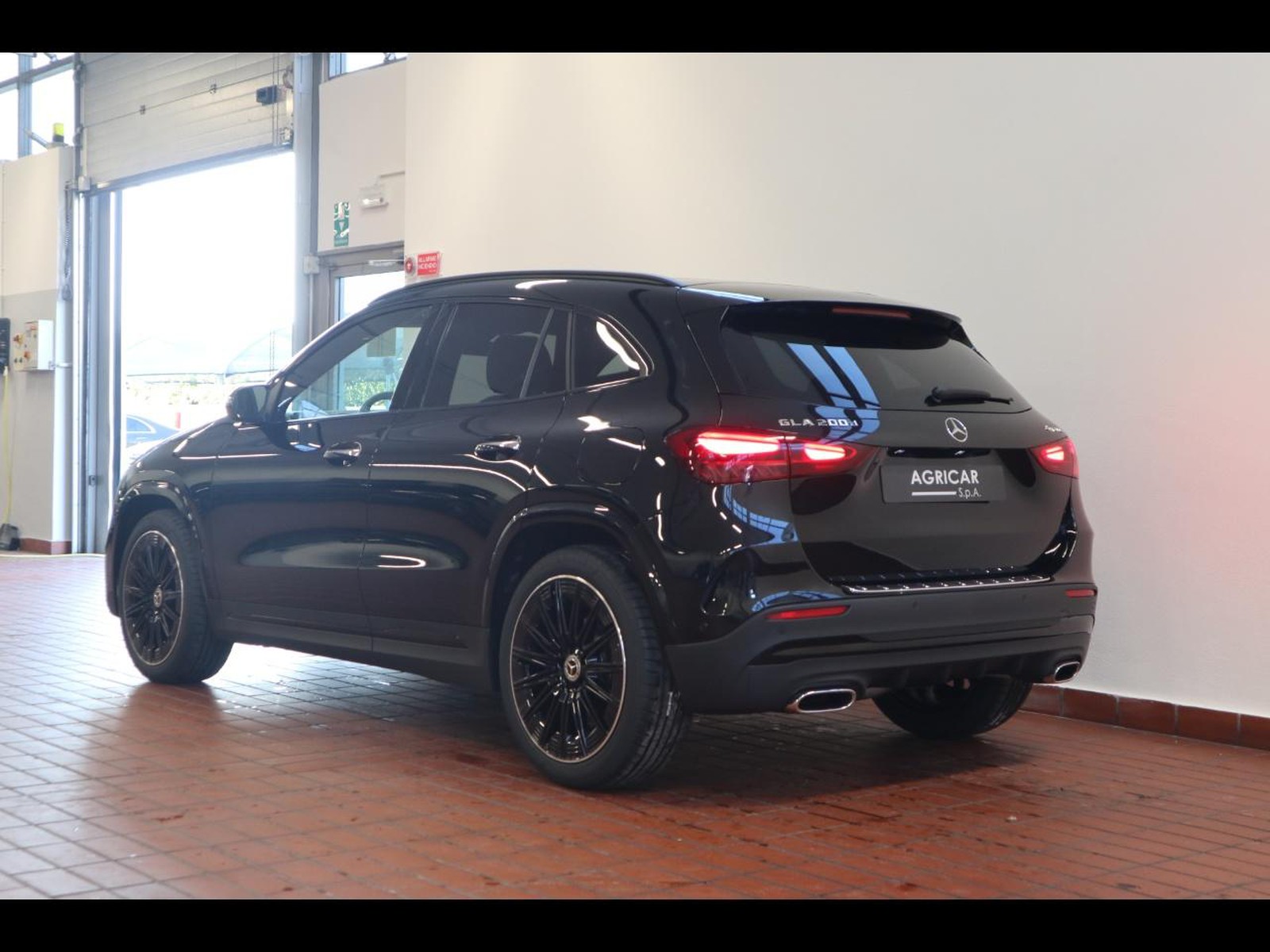5 - Mercedes GLA 200 d amg line premium 4matic 8g-dct