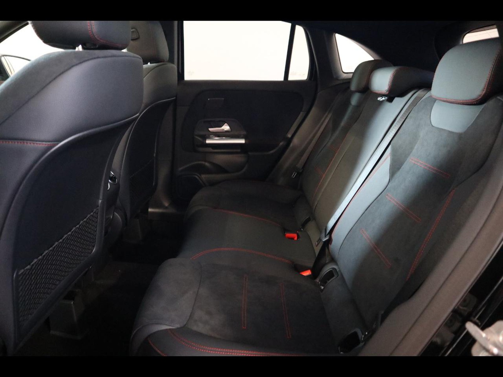 8 - Mercedes GLA 200 d amg line premium 4matic 8g-dct