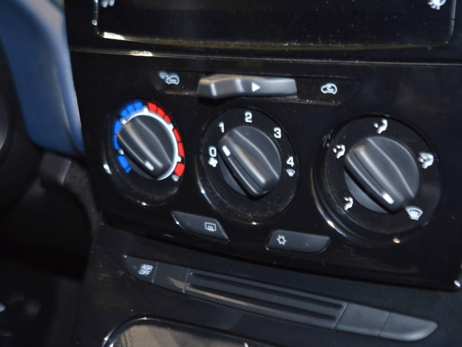 11 - Lancia Ypsilon 1.0 firefly hybrid 70cv platino s&s