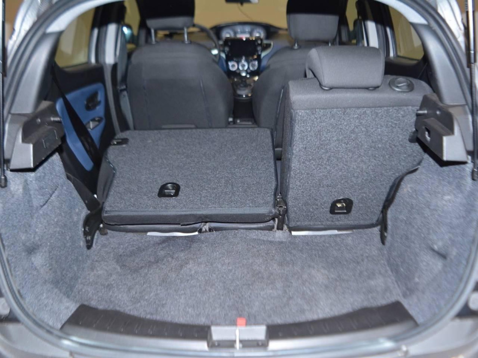 15 - Lancia Ypsilon 1.0 firefly hybrid 70cv platino s&s