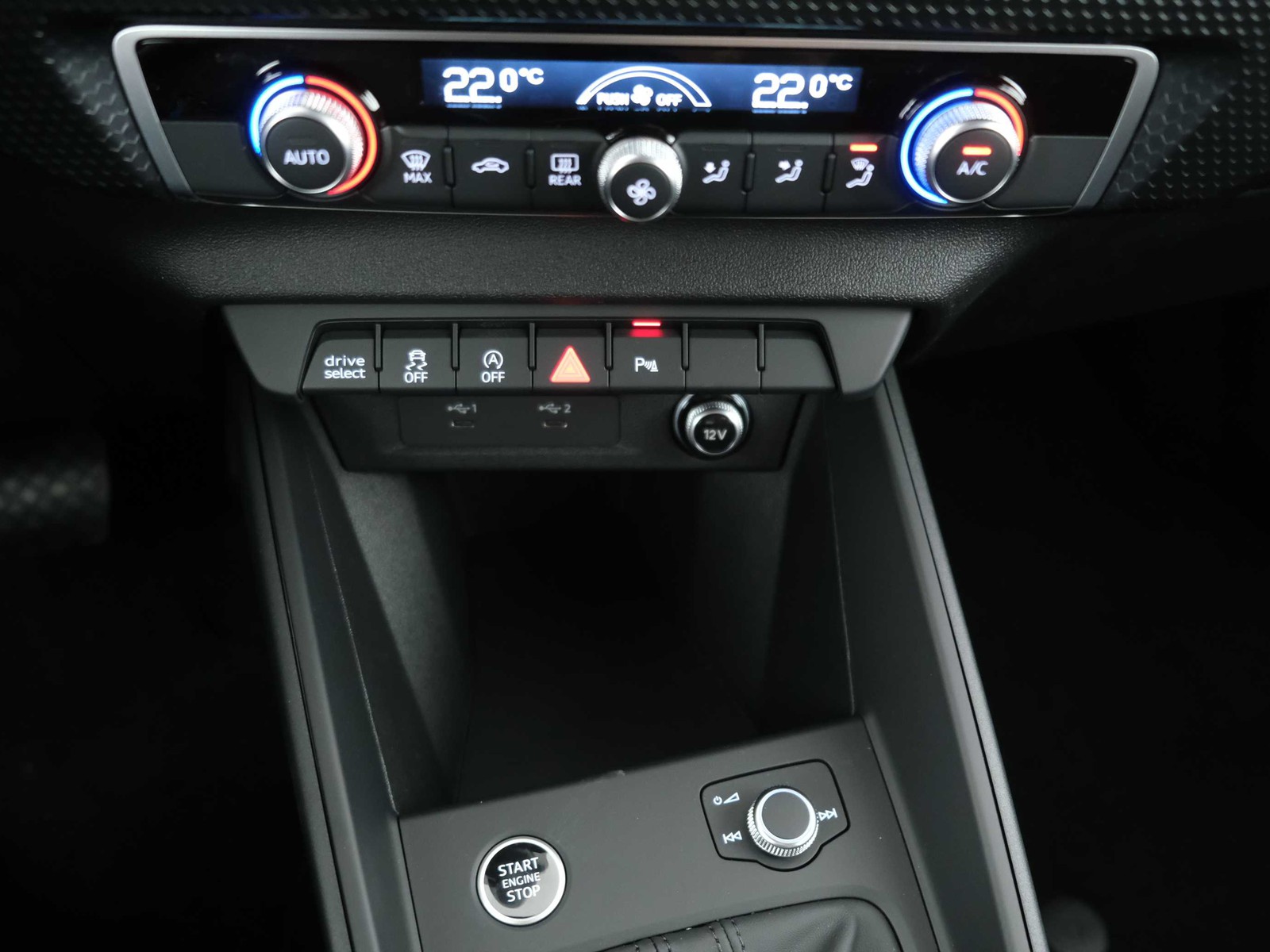 32 - Audi A1 allstreet 30 1.0 tfsi 116cv business s tronic