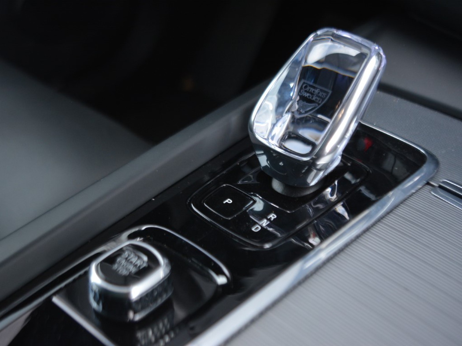 12 - Volvo XC60 2.0 t6 plug-in hybrid plus dark awd automatico