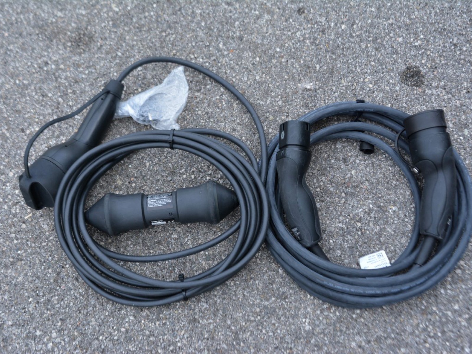15 - Volvo XC60 2.0 t6 plug-in hybrid plus dark awd automatico