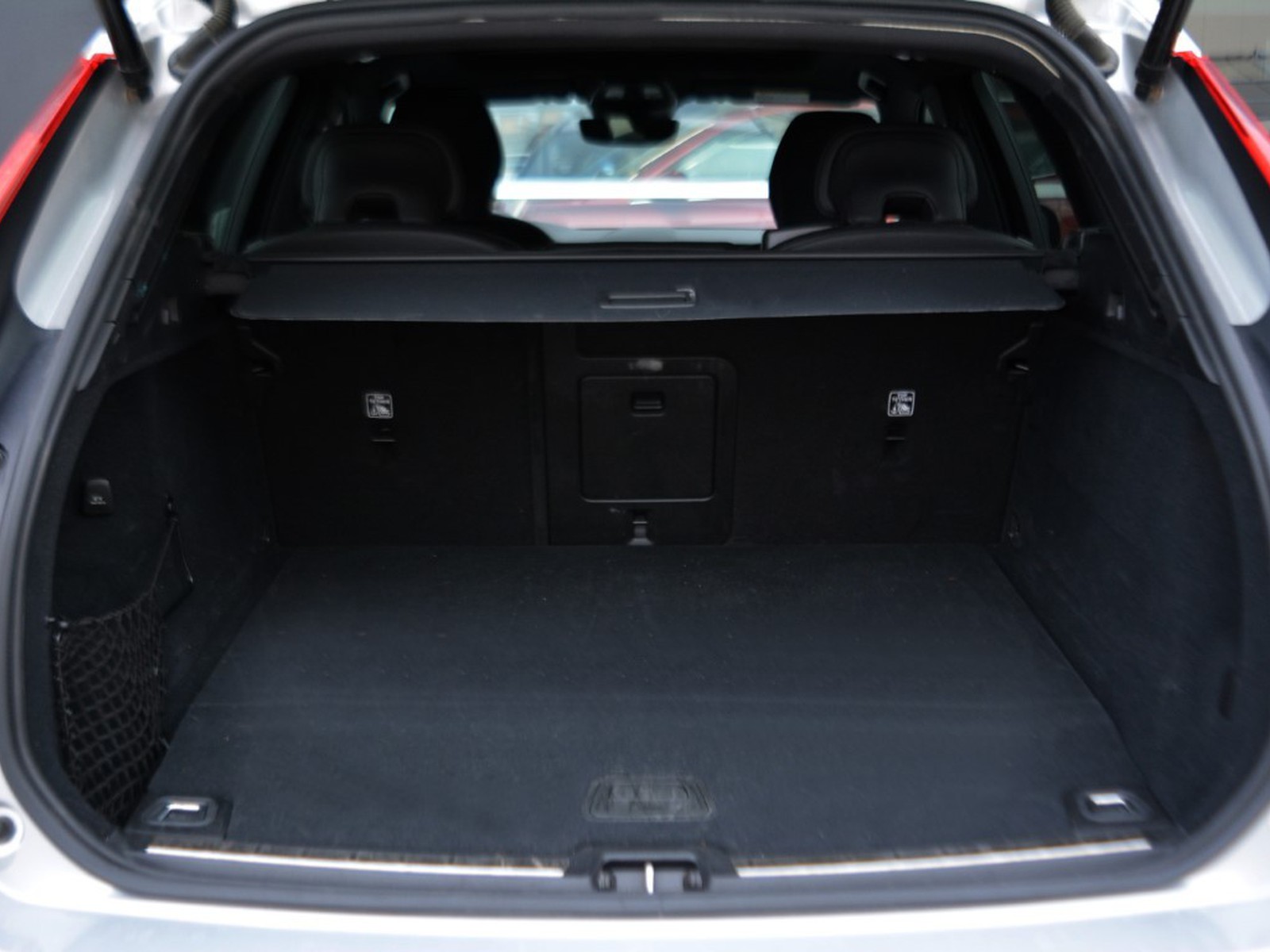 18 - Volvo XC60 2.0 t6 plug-in hybrid plus dark awd automatico