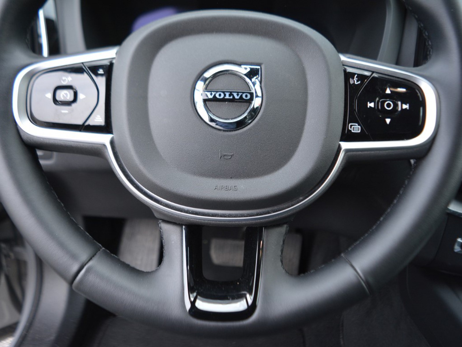 20 - Volvo XC60 2.0 t6 plug-in hybrid plus dark awd automatico