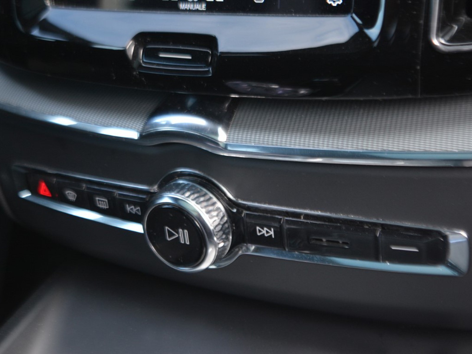 11 - Volvo XC60 2.0 t6 plug-in hybrid plus dark awd automatico
