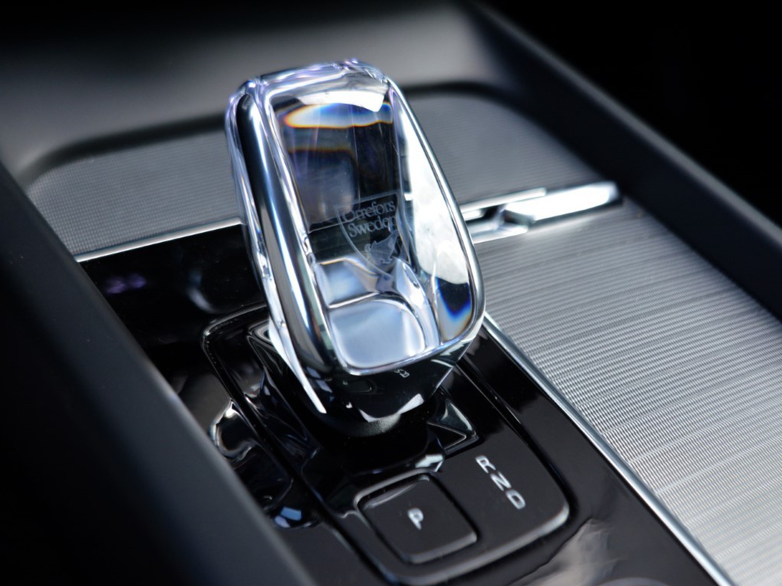 12 - Volvo XC60 2.0 t6 plug-in hybrid plus dark awd automatico