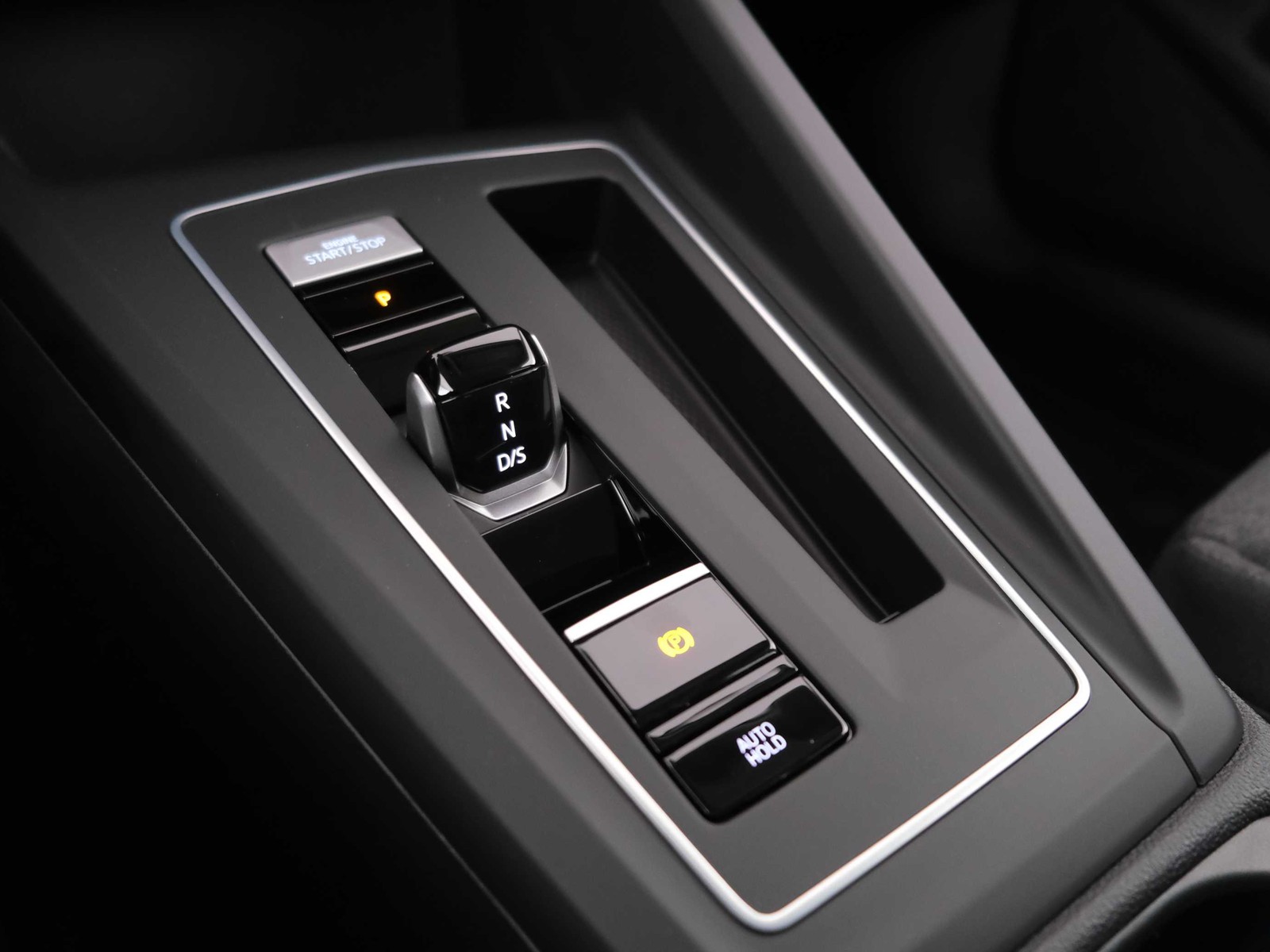 12 - Volkswagen Golf 1.5 tsi ehybrid 204cv edition plus dsg