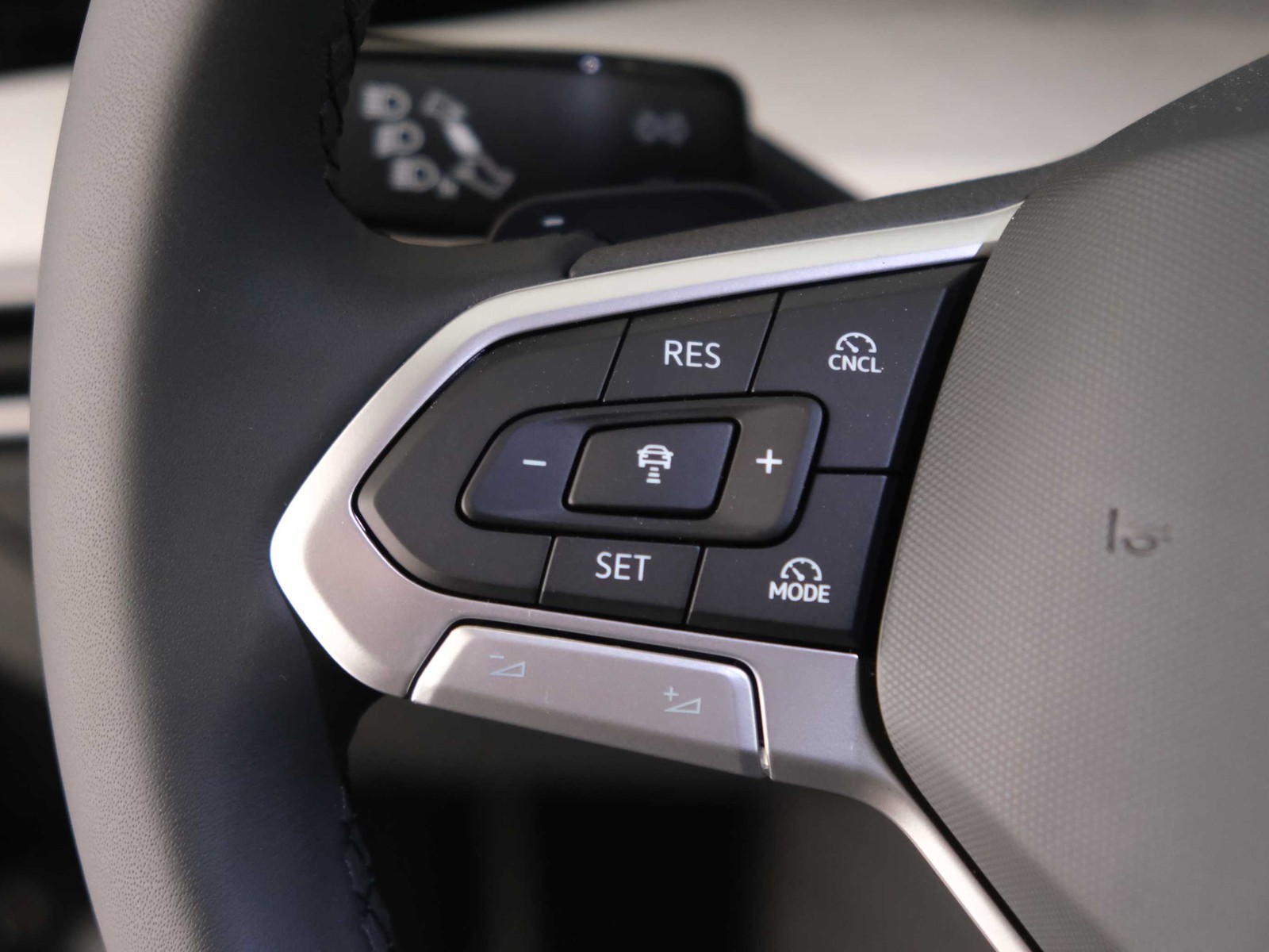 27 - Volkswagen Golf 1.5 tsi ehybrid 204cv edition plus dsg