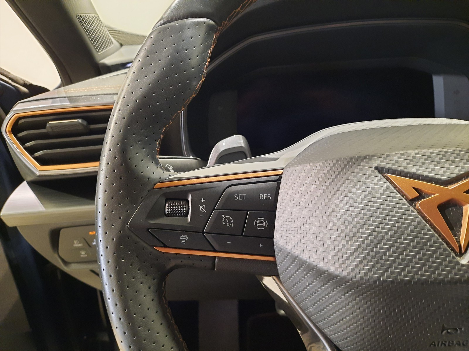 12 - Cupra Formentor 1.4 e-hybrid 204cv dsg