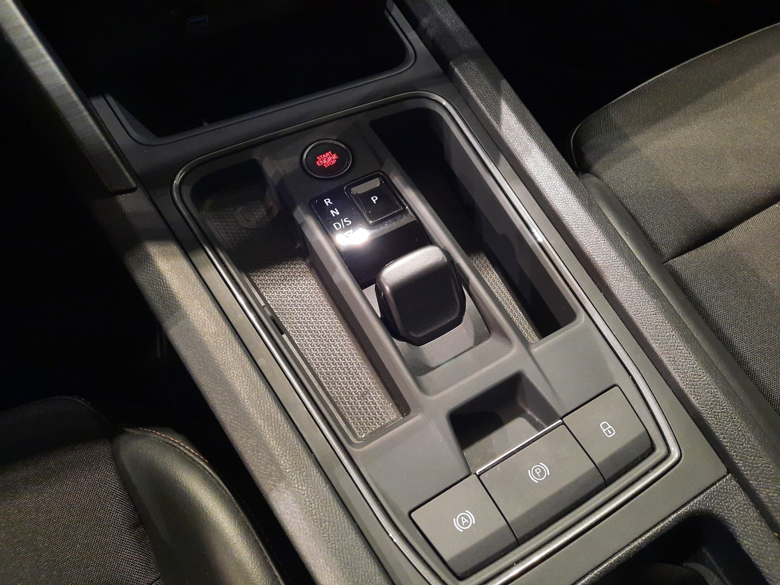 10 - Cupra Formentor 1.4 e-hybrid 204cv dsg