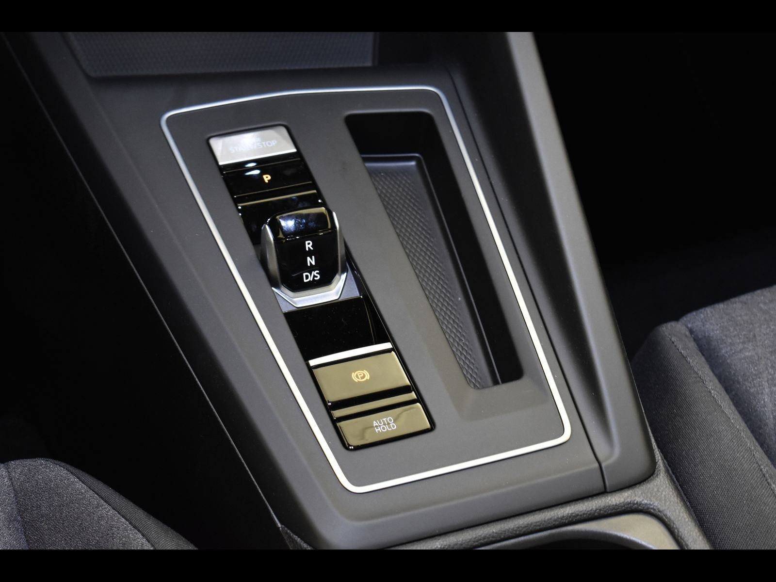 21 - Volkswagen Golf 1.5 tsi ehybrid 204cv edition plus dsg