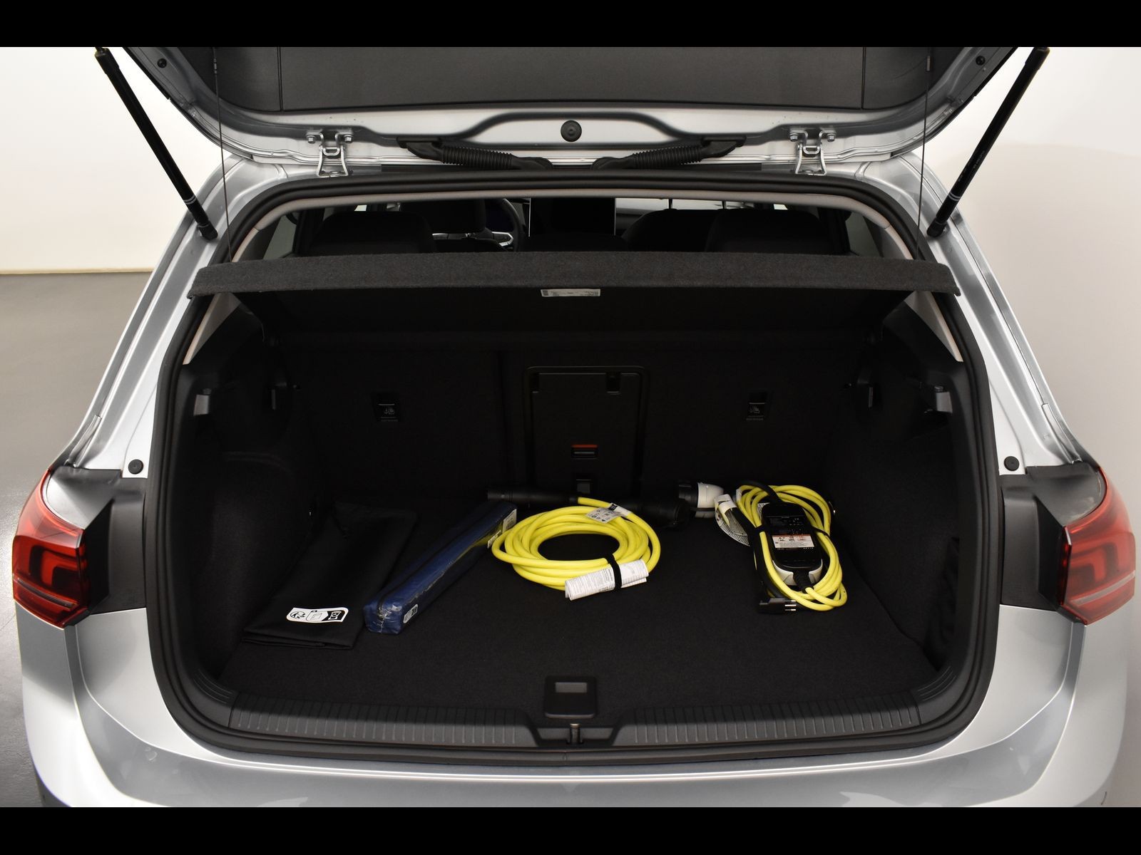 10 - Volkswagen Golf 1.5 tsi ehybrid 204cv edition plus dsg