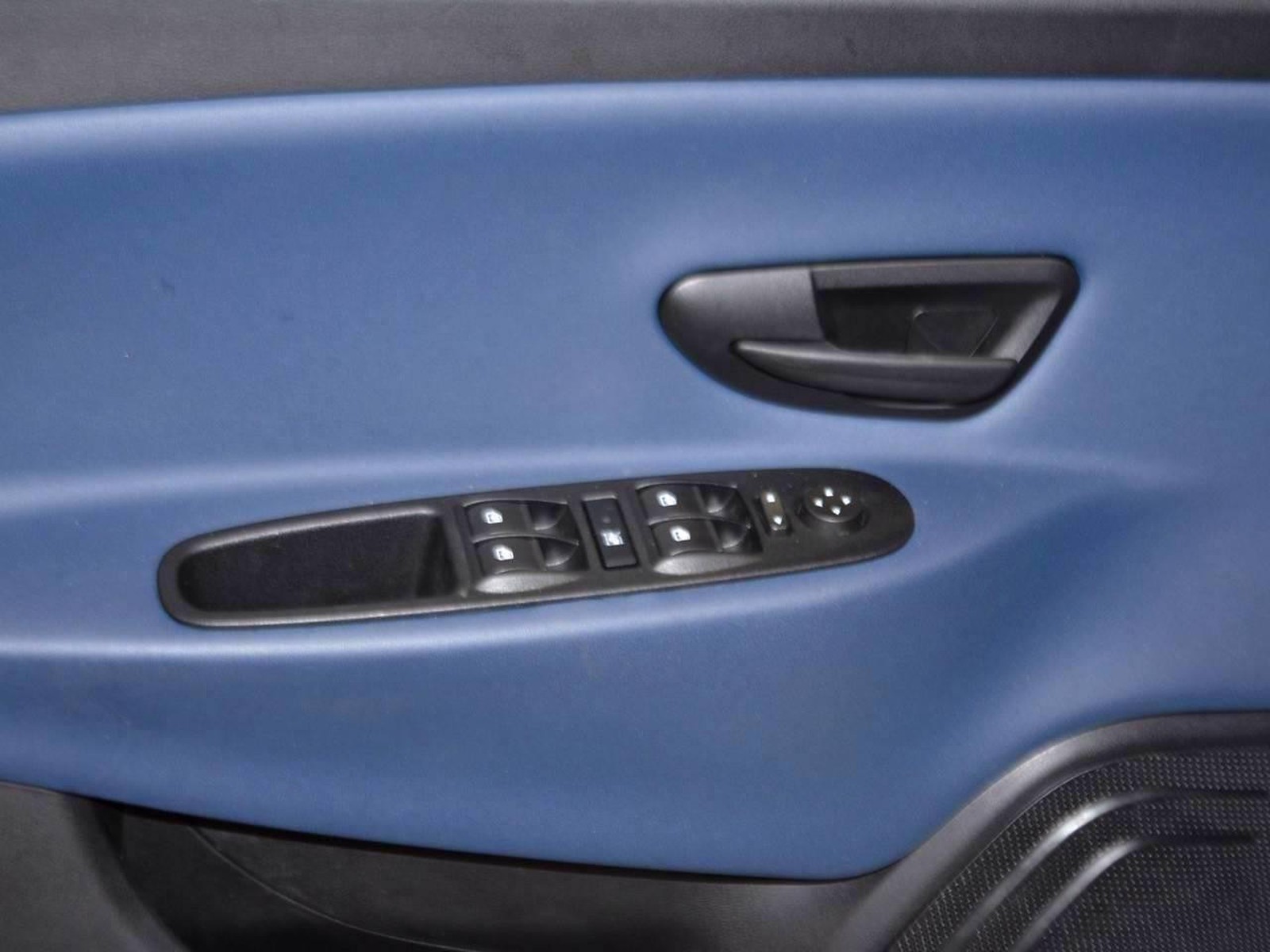 16 - Lancia Ypsilon 1.0 firefly hybrid 70cv platino s&s