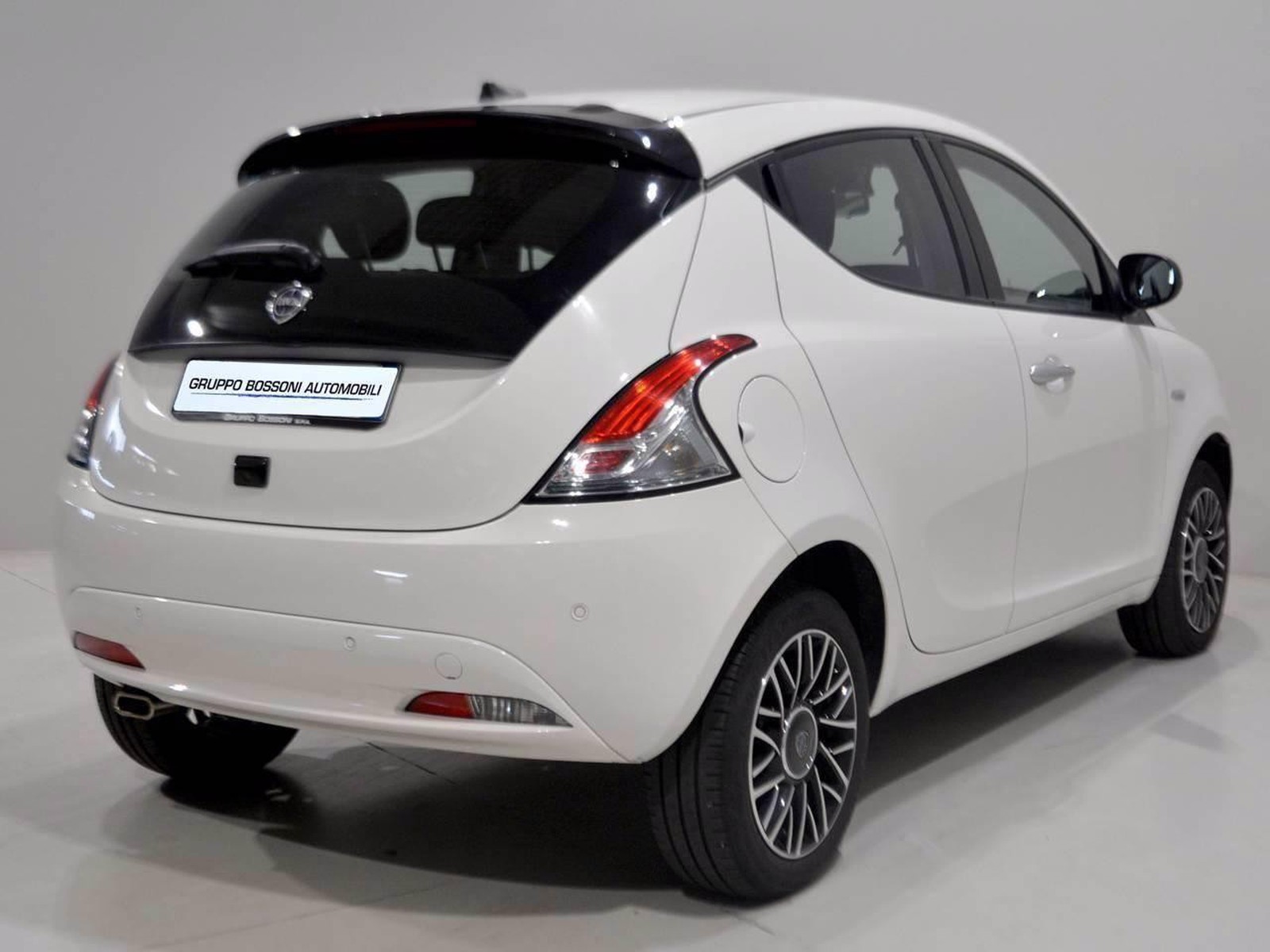 3 - Lancia Ypsilon 1.0 firefly hybrid 70cv platino s&s