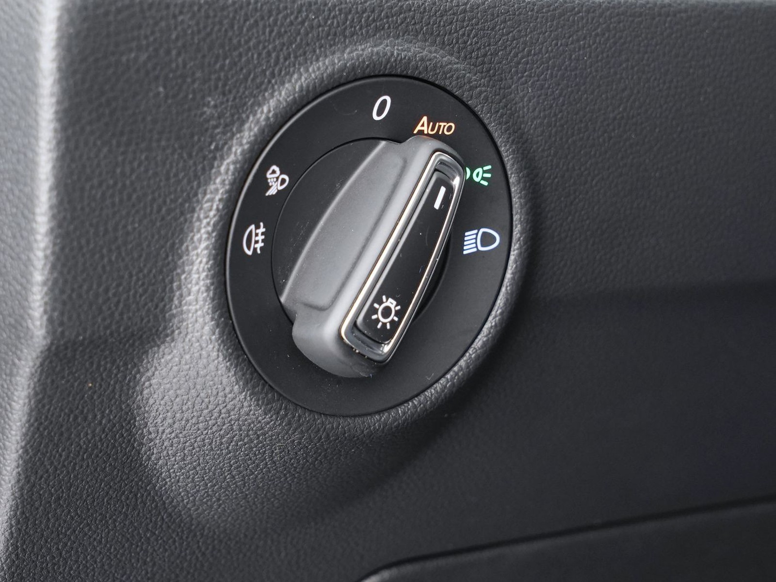 16 - Volkswagen T-Roc 2.0 tdi scr 150cv r line dsg