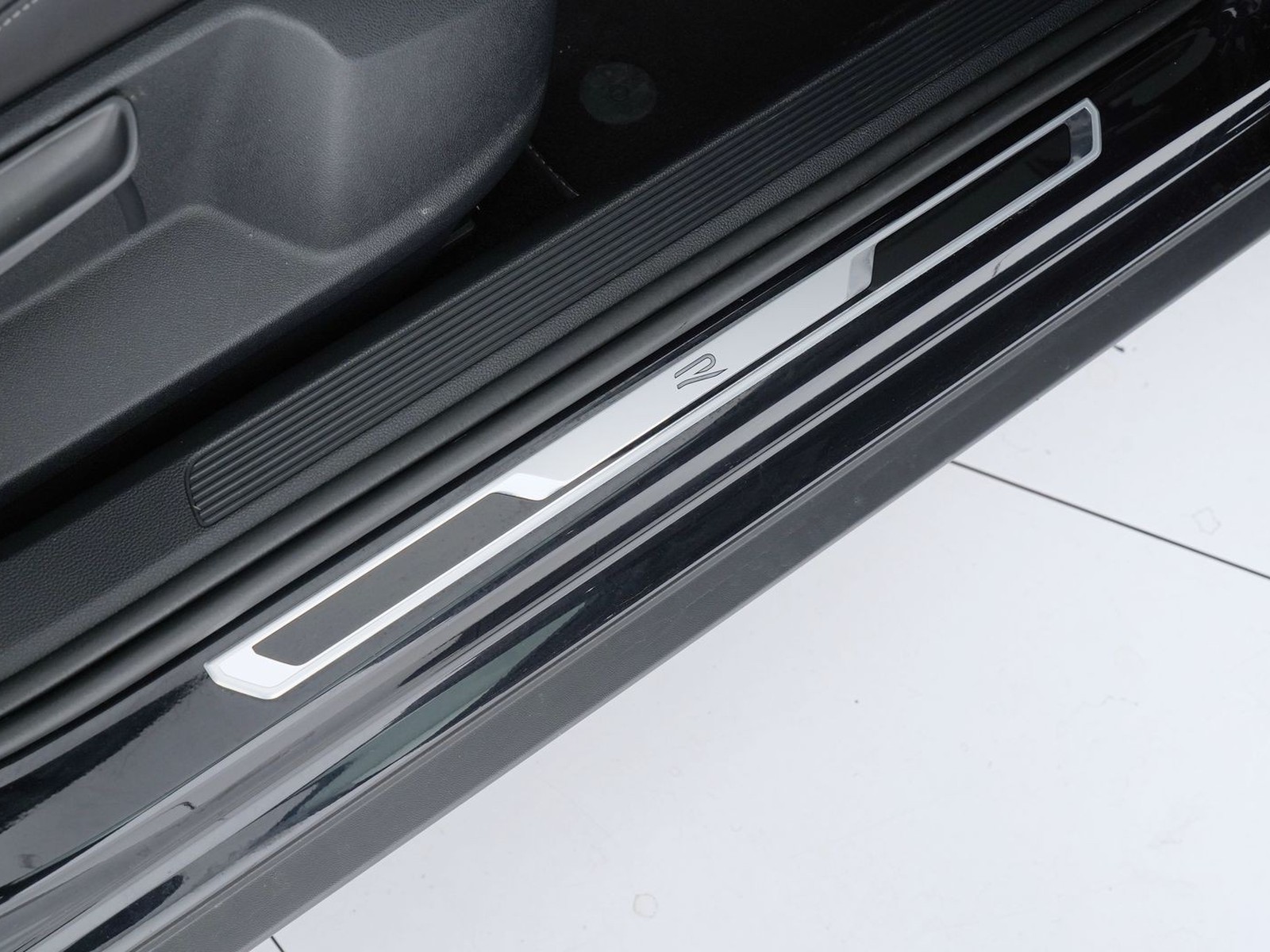 20 - Volkswagen T-Roc 2.0 tdi scr 150cv r line dsg