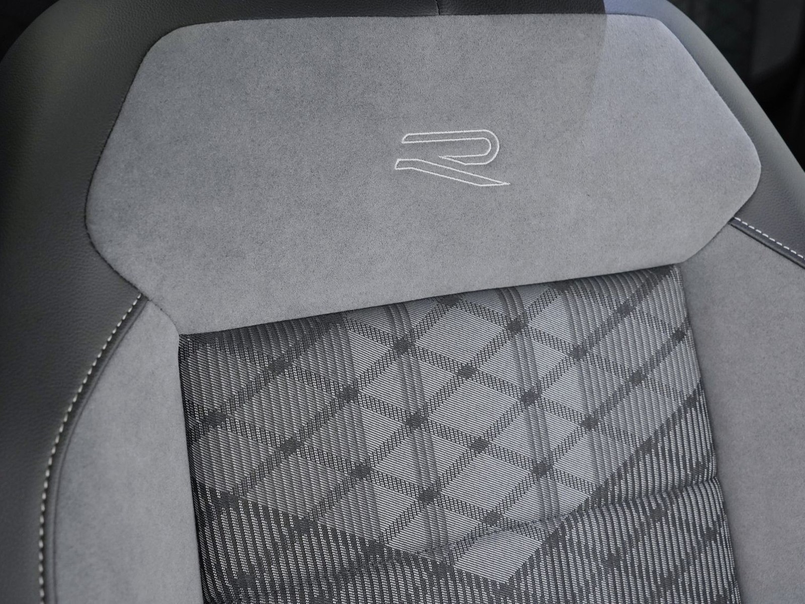 21 - Volkswagen T-Roc 2.0 tdi scr 150cv r line dsg