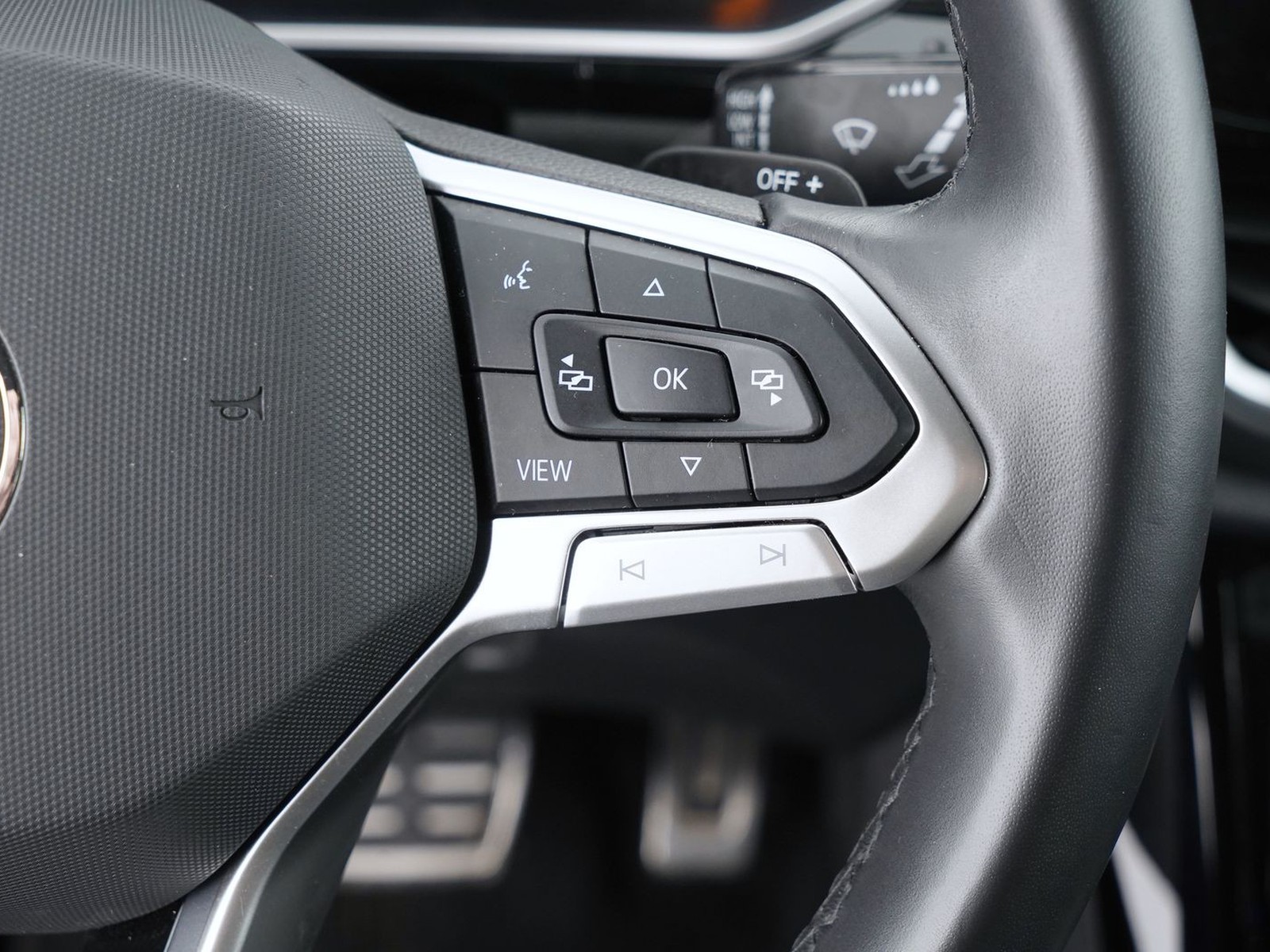 27 - Volkswagen T-Roc 2.0 tdi scr 150cv r line dsg