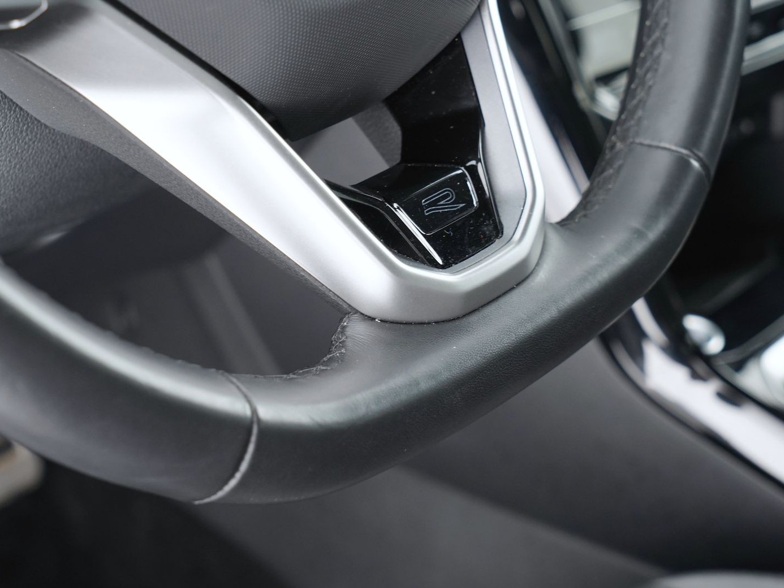 28 - Volkswagen T-Roc 2.0 tdi scr 150cv r line dsg