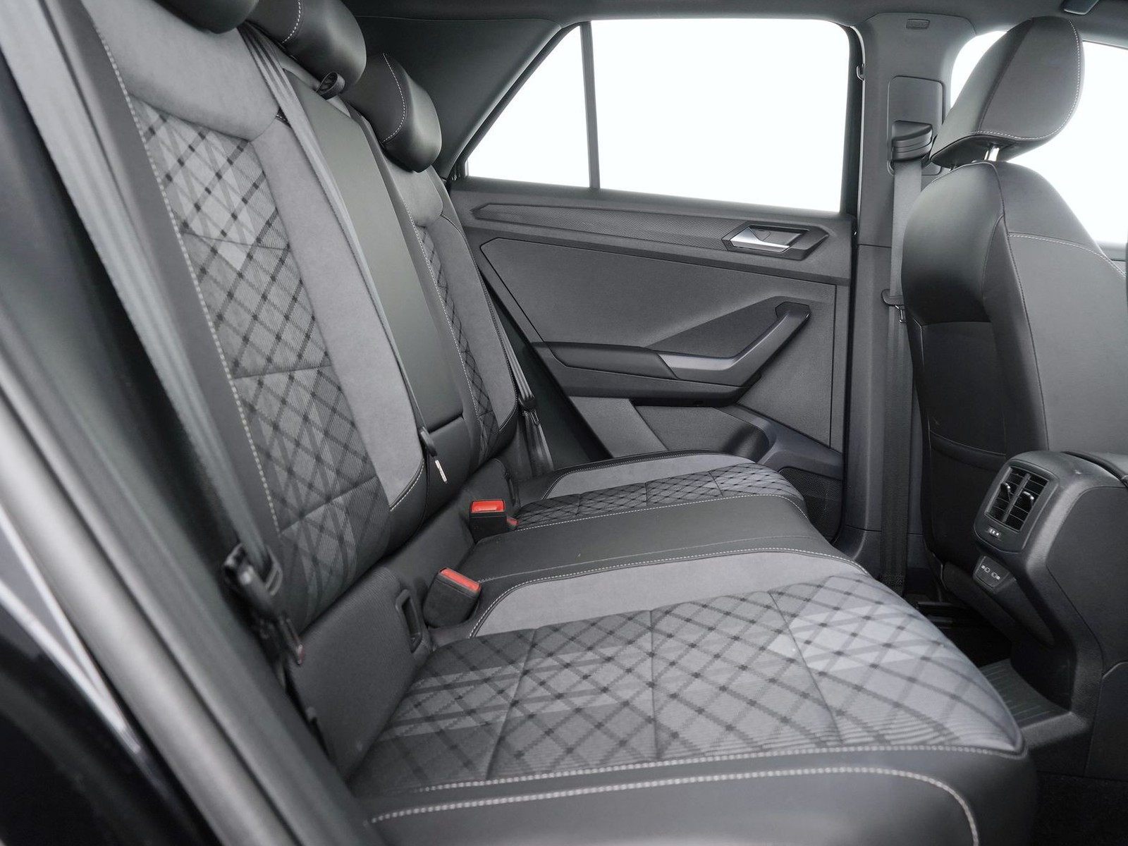 9 - Volkswagen T-Roc 2.0 tdi scr 150cv r line dsg