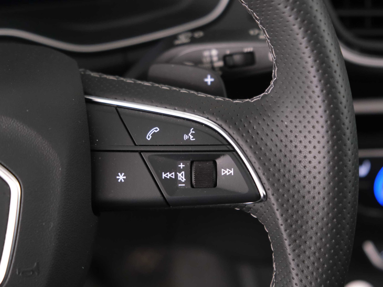 24 - Audi Q5 sportback 55 2.0 tfsi e identity black quattro s tronic