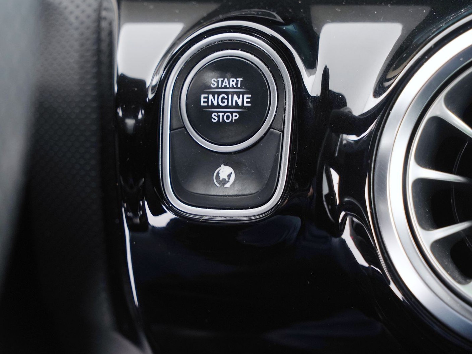 24 - Mercedes Classe A 250 premium 4matic 7g-dct
