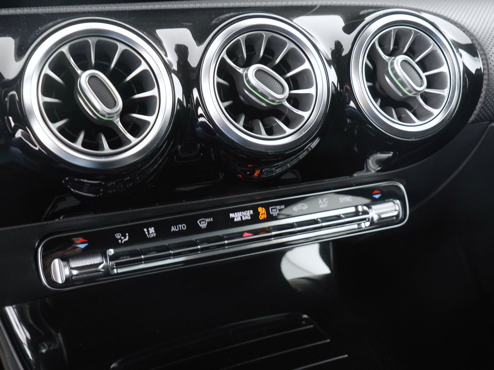26 - Mercedes Classe A 250 premium 4matic 7g-dct