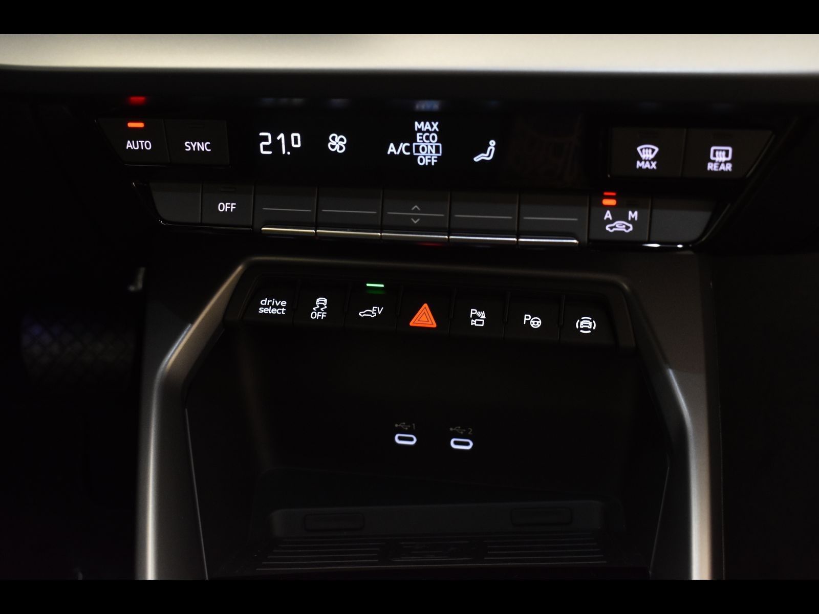 8 - Audi A3 sportback 1.5 tfsi e 204cv business s tronic