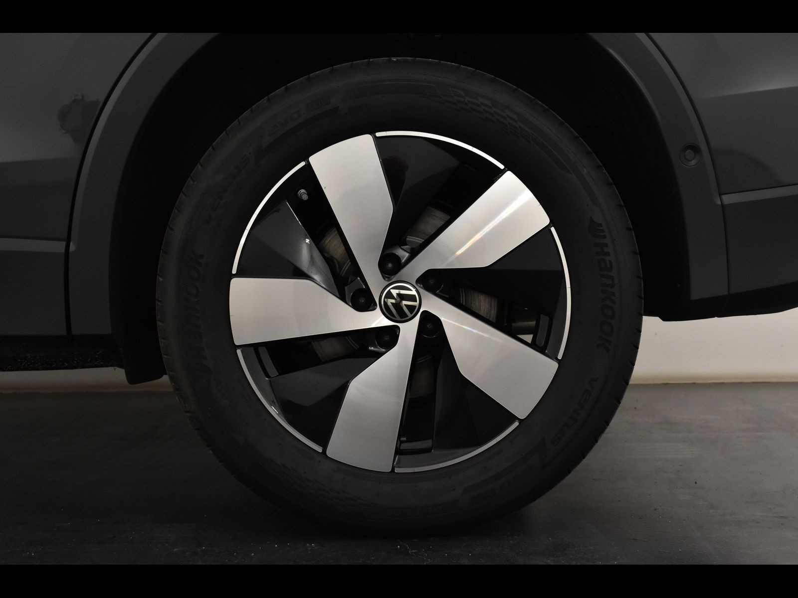 12 - Volkswagen Tiguan 1.5 tsi ehybrid 204cv edition plus dsg