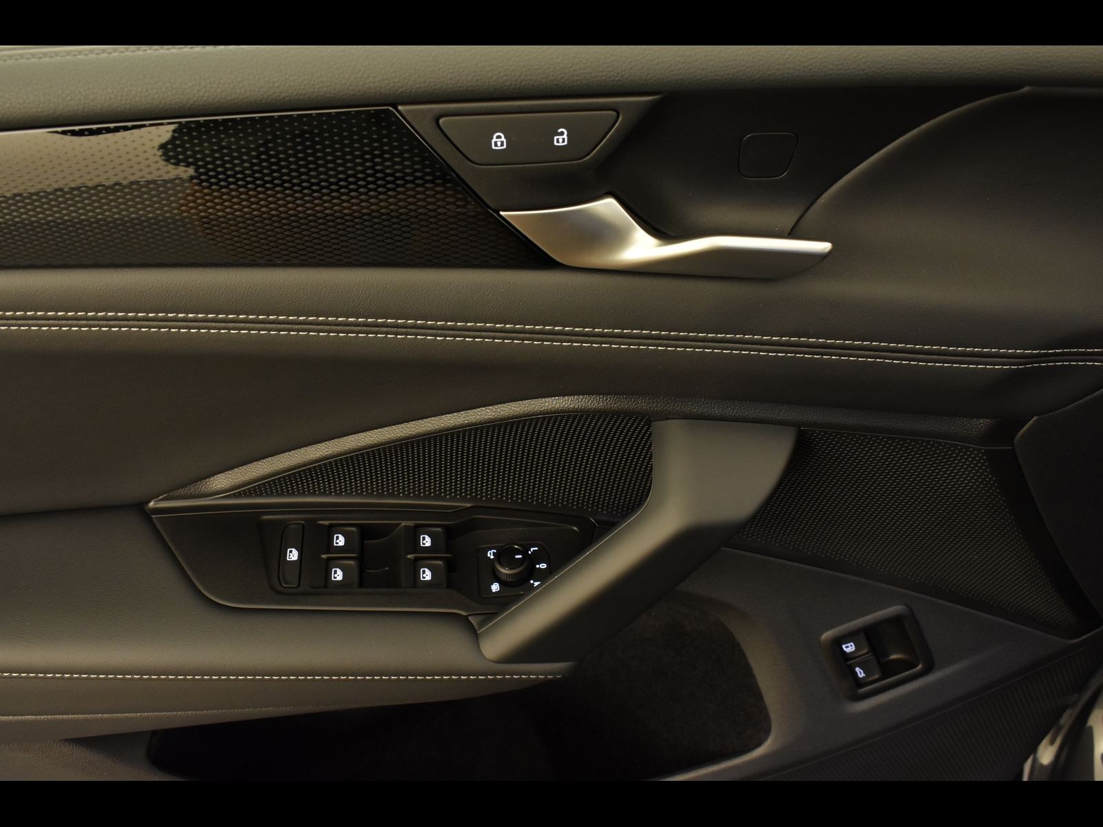 16 - Volkswagen Tiguan 1.5 tsi ehybrid 204cv edition plus dsg