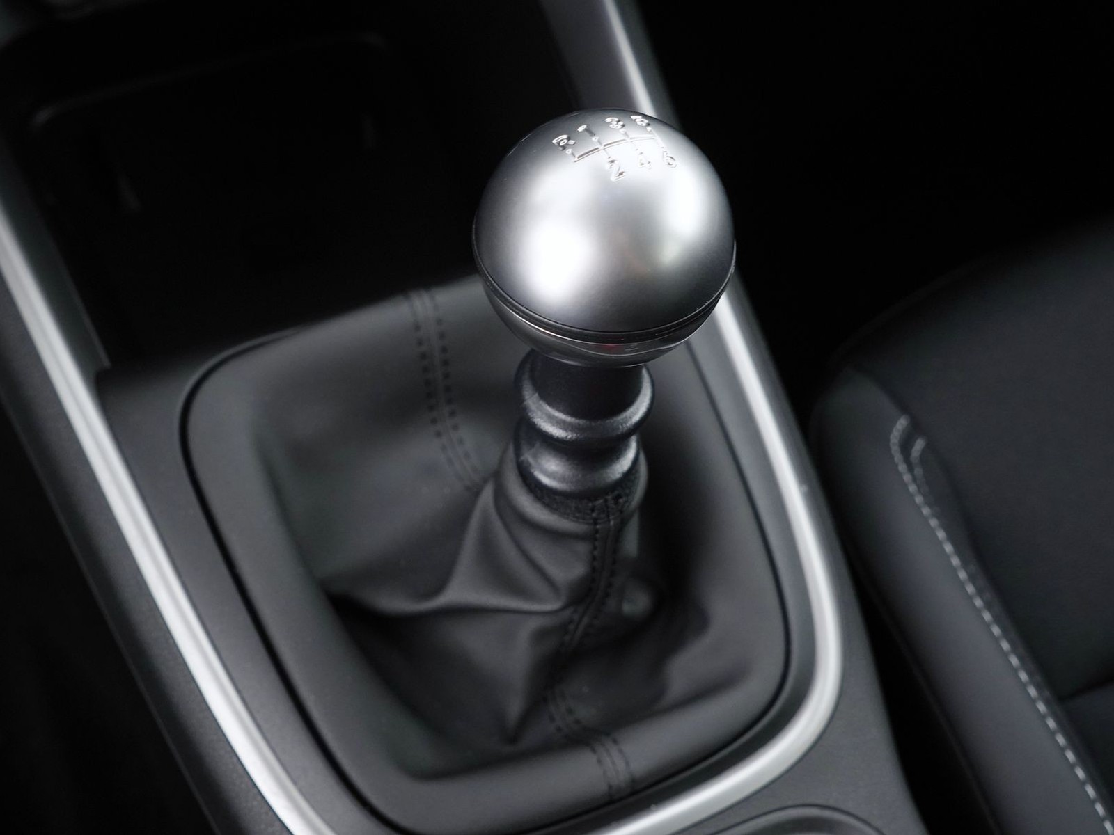 21 - Jeep Avenger 1.2 turbo 100cv summit fwd