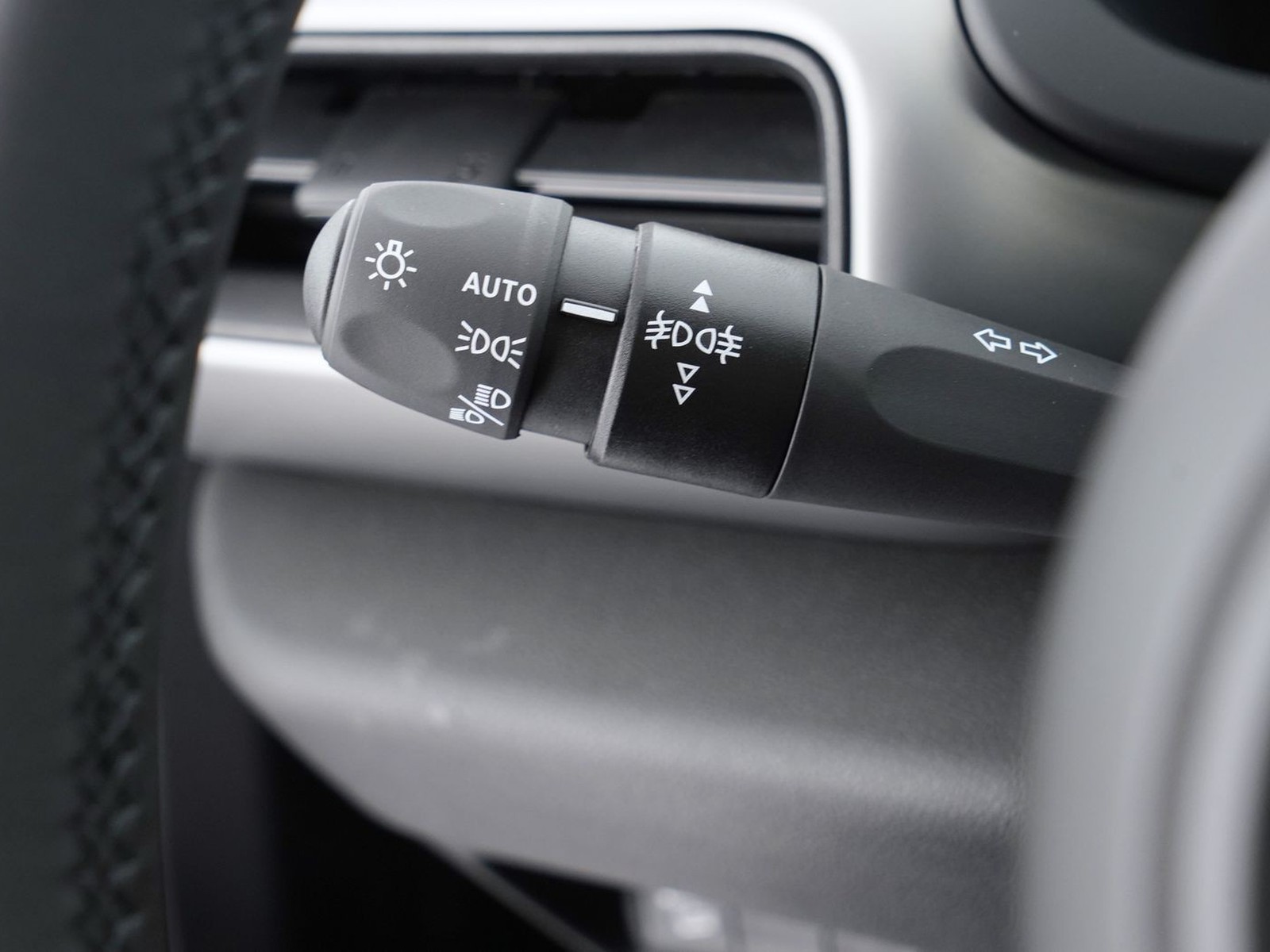 27 - Jeep Avenger 1.2 turbo 100cv summit fwd