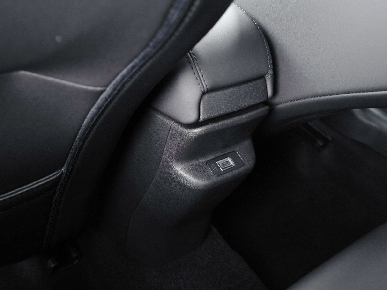 28 - Jeep Avenger 1.2 turbo 100cv summit fwd