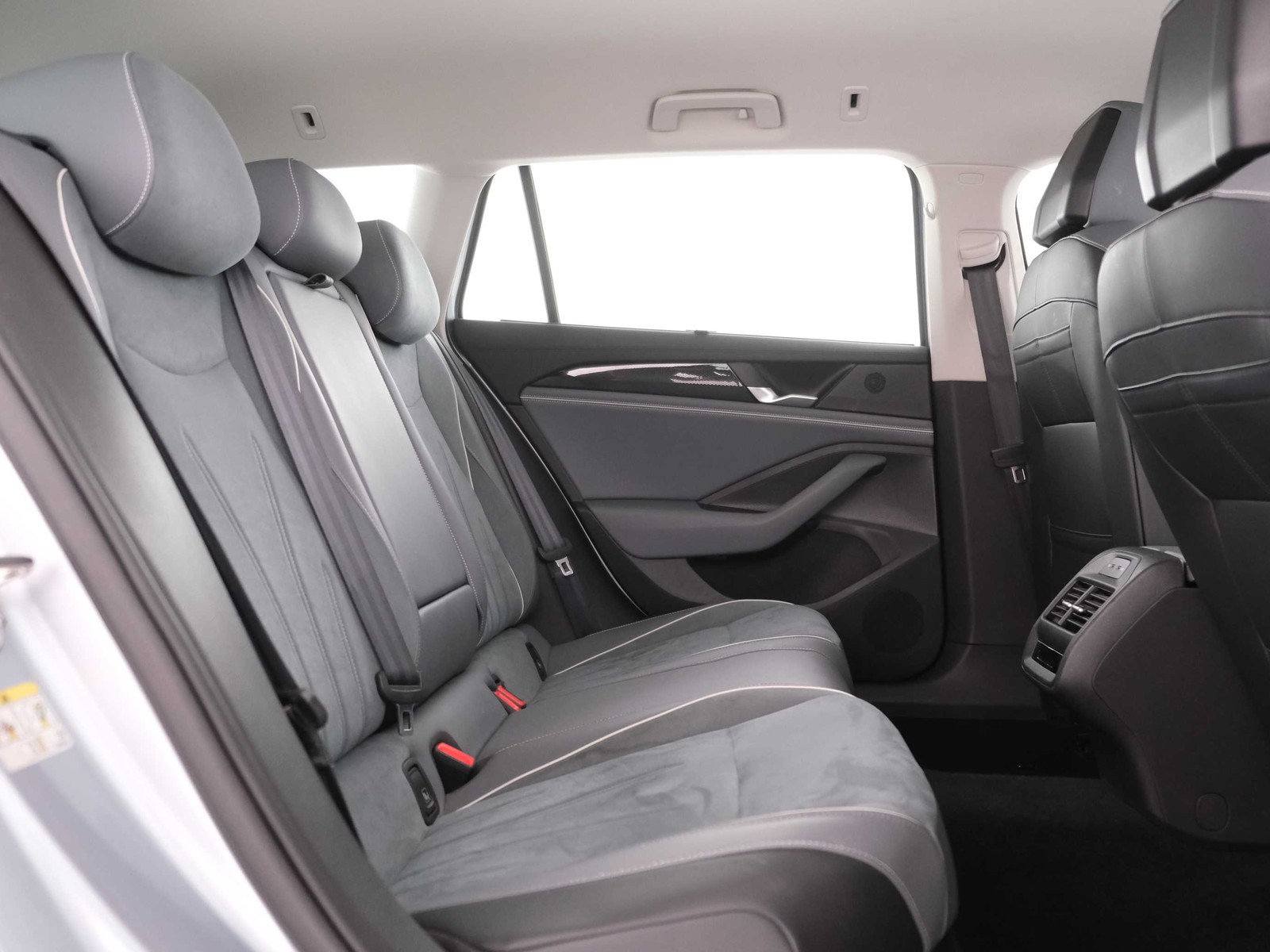 9 - Volkswagen Passat 2.0 tdi scr evo 150cv business dsg
