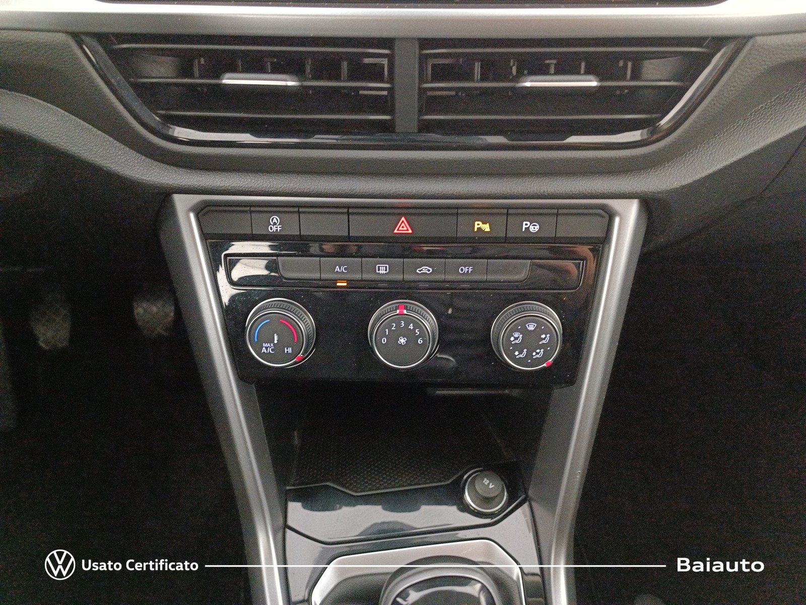 11 - Volkswagen T-Roc 1.0 tsi 110cv life